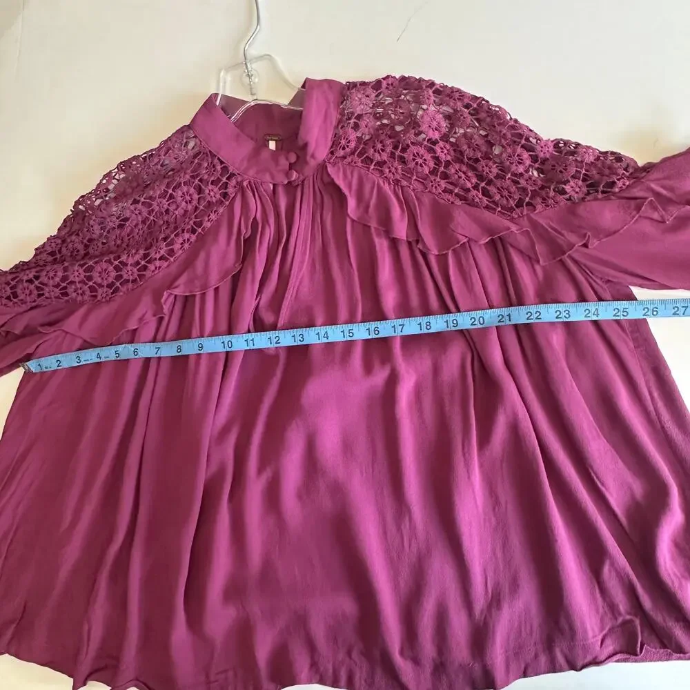 Free People Little Bit of Love Top Womens Medium Magenta Crochet Boho Ruffled